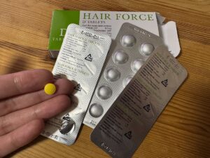 実際に筆者が服用しているDMMオンラインクリニックのデュタステリド。コスパ良く、偽物ではなく、もちろん本物で安心して継続利用している